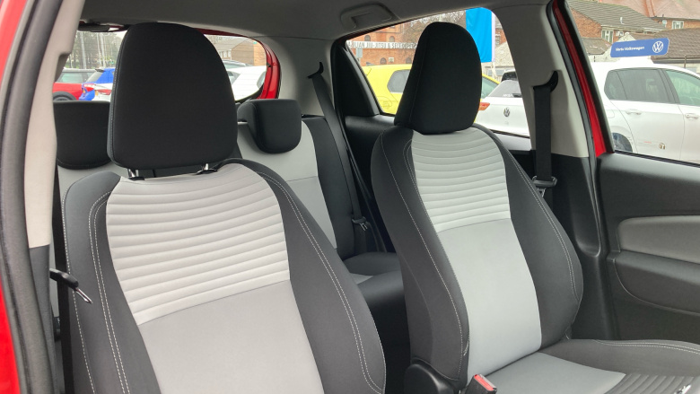 Toyota Yaris 1.5 VVT-i Icon 5dr Petrol Hatchback